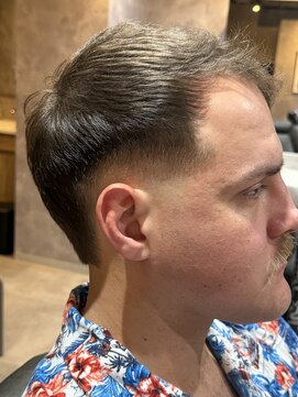 メグロバーバーショップロッポンギ 目黒六(MEGURO BARBER SHOP 6PPONGI) バーストフェード