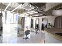 シグマルミエ 福島店(SIGMA LUMIER)の雰囲気（全身鏡と程よい日の入り具合が最高にオシャレです＾＾）