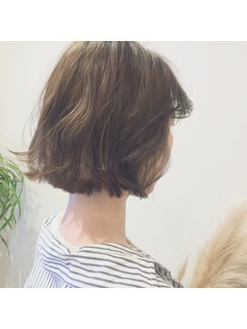 マウロア(MAULOA) ’透明感カラー◎アッシュベージュボブ’ 森下寛貴