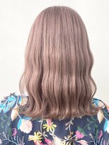 【Zina 】ピンクベージュ、波ウエーブ巻き