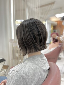クオリス 赤塚店(QUALIS) 10代20代30代大人かわいい切りっぱなしプツッとボブ