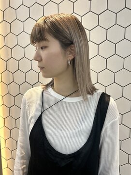 ヴィオットバイサロン(Viot by Salon) ぱつっとロブハイトーンベージュ