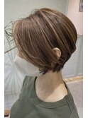 小顔カットクールショートグレーベージュショートヘア黒髪