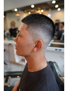 ザ アリー(The Alley) 超繊細坊主フェード