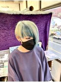 ベージュとエメラルドグリーンショート