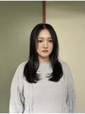 ダークグレーカラーとレイヤーヘア