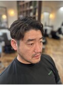 大人の色気を引き出す、ナチュラルセンターパートショート