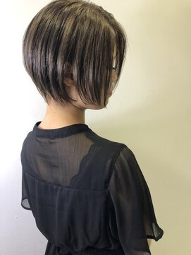 ヘアーアンドアート ルミナ(HAIR&ART LUMINA) グレイアッシュ×ショート【和田常経】