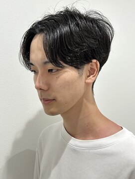 ヒュイル バイ ニアウ(Hwyl by Niau) メンズマッシュセンターパートスパイラルパーマニュアンスパーマ