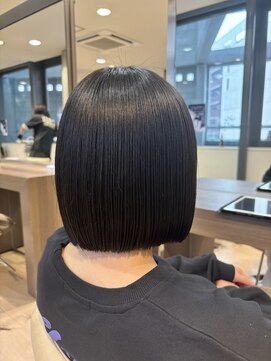 ノーム バイ アウラ(norm. by aura) 切りっぱなしボブイメチェンカットばっさりカット