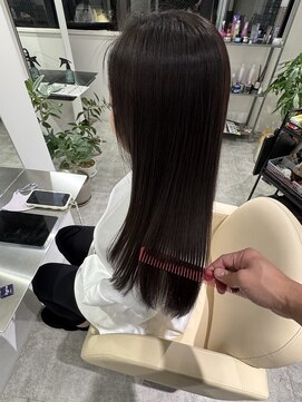 艶髪ダークブラウン髪質改善レイヤー小顔前髪カットヘッドスパ
