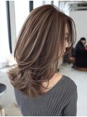  大人可愛いミディアムレイヤー×白髪ぼかし30代40代50代60代