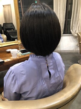 モワ 仙台(Mois) OLさんもOK！？シンプルショートボブ　インナーブルージュ