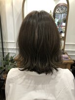 アトリエメルシー 代々木(atelier merci)&nbsp;カーキグレージュ/くびれヘア/ミディ[イルミナ/眉毛/代々木]