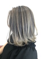 イーエス(E.S)&nbsp;透明感のある大人カッコイイバレイヤージュ