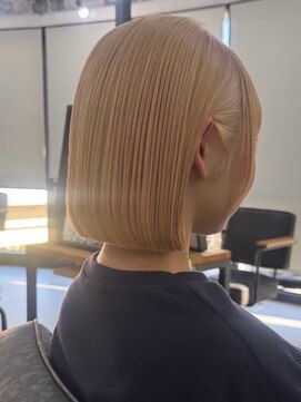 イリ 大阪(ili) ハイライトカラーミルクティーベージュレイヤーカット