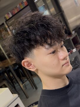 フランクスバーバーザスタンド(Frank’s barber the stand) サーフカール/スパイキーショート/フェザーパーマ/飯田橋E