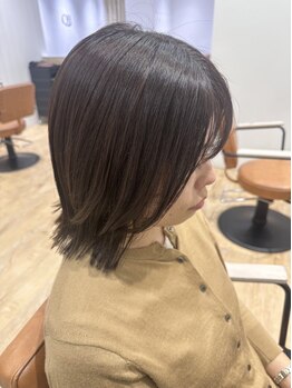 オリバイオハナ(Oli by ohana)の写真/ダメージレスで透明感のあるグレイカラーが人気!色味をこだわりながら白髪染めを楽しめる♪