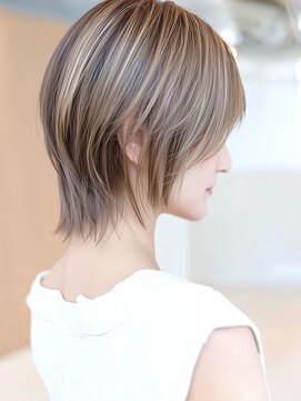 トワ 仙台店(toi) 【レイヤー】ヘーゼルベージュ・ショートボブ・イルミナカラー