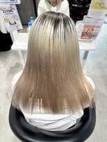 イロアイ(iro I)&nbsp;ブリーチ縮毛矯正