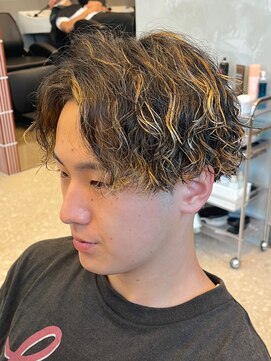 エリマバイフィフス 調布(elima by fifth) 男らしさ溢れるツイストスパイラルパーマのセンターパート