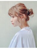 トレンド感のたっぷりな前髪と後れ毛
