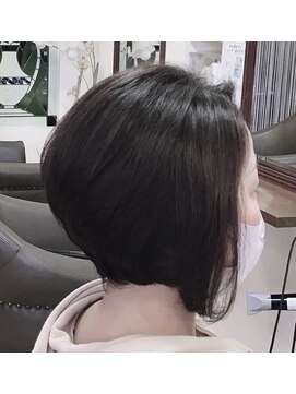 エム クゥール m.coeur 前下がりボブ