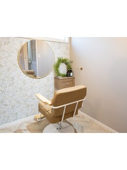 経験豊富な女性スタイリストが、髪のお悩みにしっかりと向き合いご提案。お客様にフィットするデザインを。