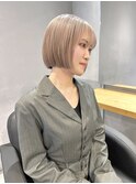 ミルクティーベージュ×ミニボブ/ブリーチ