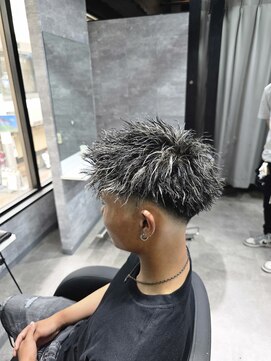 アノ(Ano.) 大分メンズパーマカットスキンフェードツイストホワイトメッシュ