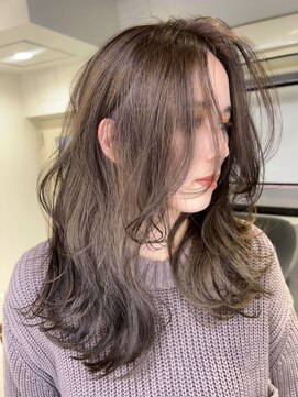 ジゼル(GiseL) グレージュ　透明感カラー　レイヤー　裾カラー