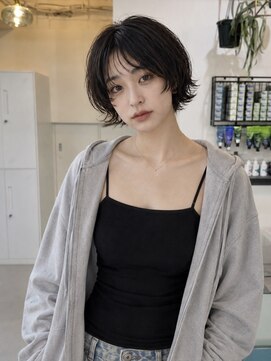 ピノ(pino.) 黒髪ブルーブラックショートレイヤー顔まわりレイヤー