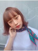 前髪パッツン外ハネボブ　ピンクブラウン
