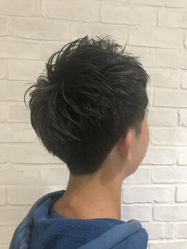 コム(com by neolive) 刈り上げショート