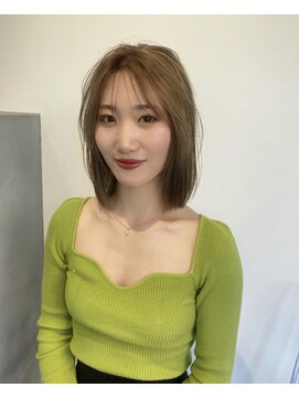 シー(SEA) 束感切りっぱなしボブ