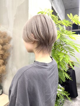 ギークス(GEEKS) 【GEEKS渋谷】ショートウルフ/ミルクティーベージュ/くびれヘア