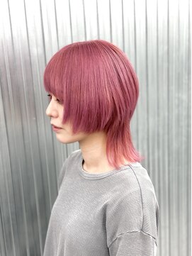 キバ(kva) ▽□□▽ウルフカット×ライトピンク