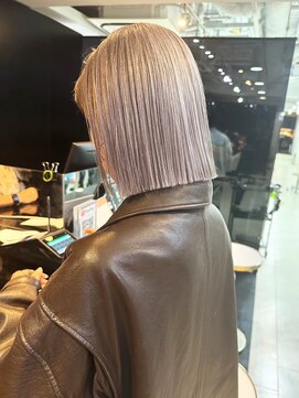 ケーツー心斎橋 クイーンズガーデン バイ ケーツー(K two QUEEN'S GARDEN by K two) 色っぽヘルシーボブ*ホワイトクリームベージュ*ケアブリーチ