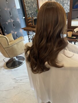 ニーゼロゼロナナ(2007) 明るめベージュ