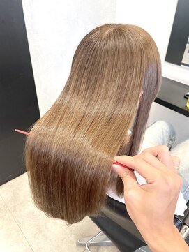 サロウィン 池袋(SALOWIN) 髪質改善 × 透明感ヘーゼルベージュ #239