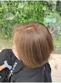 脱白髪染め　明るめベージュ　ショートボブ　白髪ぼかし