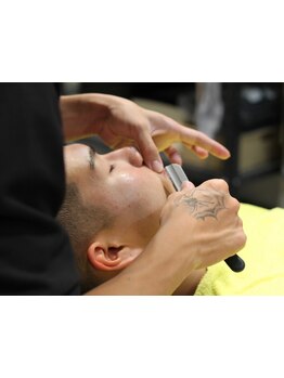 【高槻駅各線徒歩2分/本格バーバー】清潔感×好印象◎男性の印象を左右する眉と髭の身だしなみはお任せ！