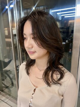 カケル(×.) ミディアム/レイヤーカット/オリーブグレージュ