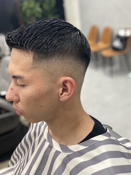 ドッグス 柏(Dawgs) フェザーパーマ サーフカール 刈り上げセンターパート