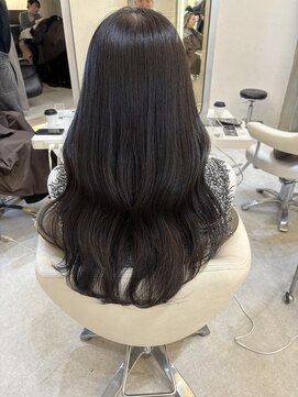 アナ ラーナ(Anna Lanna) ブルーブラック、グレーブラック、レイヤーカット