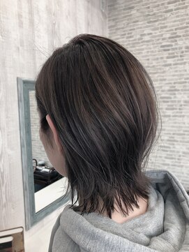 エイトジュール(8JOURS) グレージュ×ネオウルフ外ハネボブ