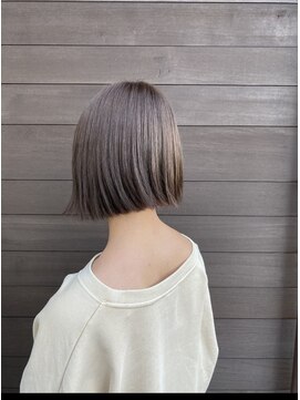 アンビ(ambi) 切りっぱなしボブ