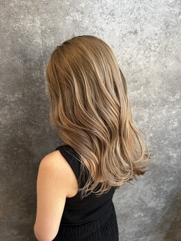 アンバール(amberl)の写真/《限られた美容院しか取り扱いのないバイカルテ使用》ダメージを抑えつつ、艶やかな美髪へ導きます。