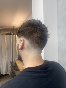 イース バイ アンブルリュクス 北千住(Ease by amble luxe) スキンフェード×アップバング