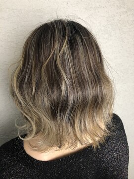 ヘアサロン アティリー(Hair Salon Attirer) 西梅田/ボブ/グレーベージュ/白髪ぼかし/ハイライト/ベージュ